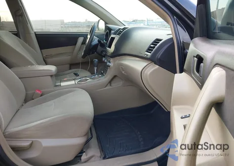 2010 Toyota Highlander Base V6 из США, поврежденный, VIN 5TDBK3EHXAS015249